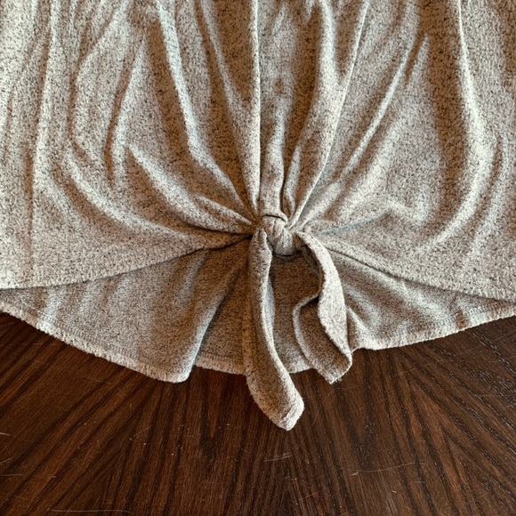 Green Envelope | Heathered Green Knotted Top - Picture 2 of 3